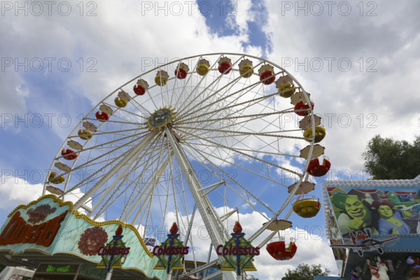 Fairground in Ulm Friedrichsau, folk festival, hustle and bustle, ferris wheel, amusement park, amusement attraction, ride, clouds, Ulm, Baden-Württemberg, Germany