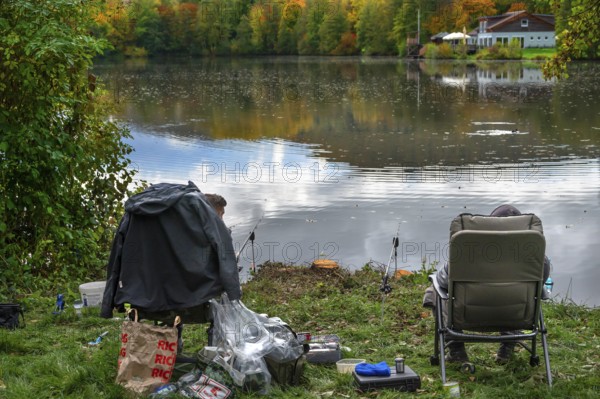 Angler am Happurger Stausee, Happurg, Middle Franconia, Bavaria, Germany