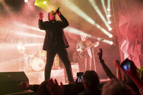 Claudius Dreilich, singer of Karat live on 50 years of KARAT tour in Berlin's Max-Schmeling-Halle on 19.12.2025