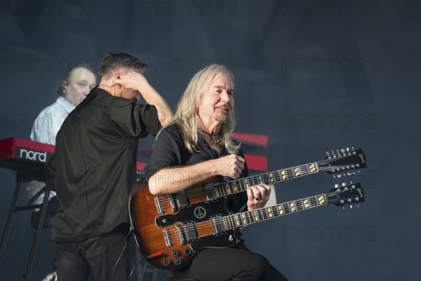 Bernd Römer, guitarist from Karat live on 50 years of KARAT tour in Berlin's Max-Schmeling-Halle on 19.12.2025