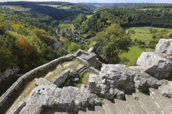 Castle ruins of Hohengundelfingen, ruins of a medieval hilltop castle, former headquarters of the Gundelfingen free noble family, Gundelfingen-Münsingen, Lautertal, Swabian Jura, Reutlingen district, Baden-Württemberg, Germany