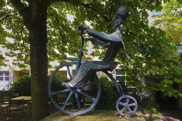 Cyclist King, Cyclist King, sculpture by artist Suse Müller-Diefenbach from 1985, art in public space, bronze sculpture next to the monkey rock, Tübingen, Baden-Württemberg, Germany