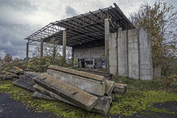 Old building, dilapidated site of a former agricultural production cooperative of the former GDR, LPG, Lost Place, Müggenburg, Fischland-Darß-Zingst, Western Pomerania Lagoon Area National Park, Mecklenburg-Western Pomerania, Germany