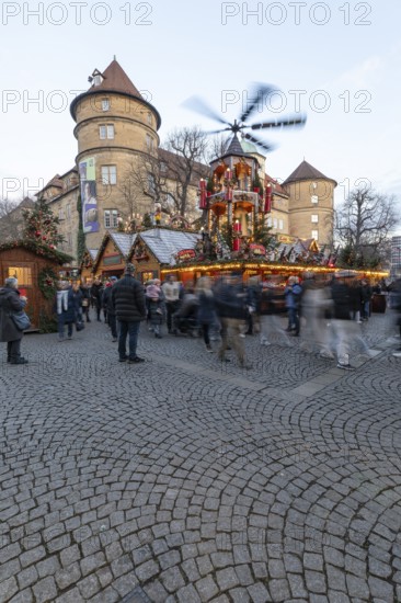The Stuttgart Christmas Market with its magnificent Christmas pyramid and the Old Palace in the background offers a festive atmosphere in the evening. Many people visit the market to enjoy the Christmas atmosphere
