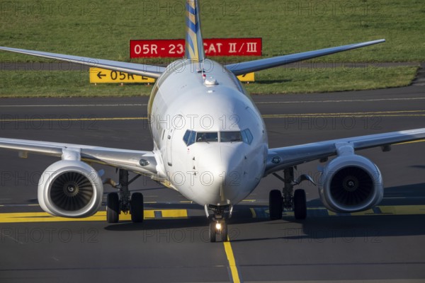 Boeing 737-700 BBJ, Royal Jet, airline from the United Arab Emirates based in Abu Dhabi, luxurious charter plane commutes between the UAE and Europe, Düsseldorf Airport, DUS