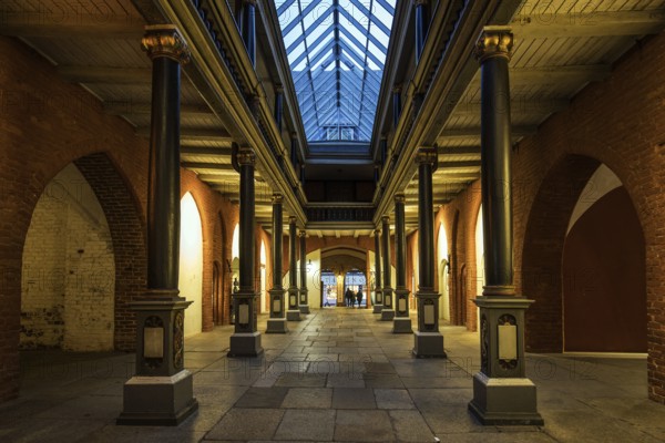 Stralsund medieval town hall, display façade at the Old Market Square, to the left the St. Nicholas Church Hanseatic City of Stralsund, Vorpommern-Rügen district, Mecklenburg-Western Pomerania, Germany