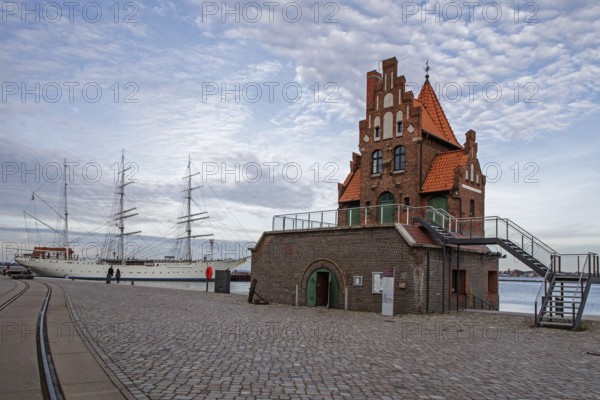 Pilot house, harbour authority at the harbour, behind the sailing ship Gorch Fock 1, Hanseatic City of Stralsund, Mecklenburg-Western Pomerania, Germany
