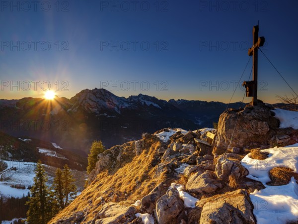 Summit cross of the board fork at sunset, in the back Watzmann, Hochkalter and Reiteralpe, Berchtesgaden Alps, Berchtesgaden National Park, Schönau am Königssee, Berchtesgadener Land, Bavaria, Germany