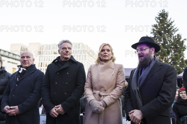 Kai Wegner (Governing Mayor of Berlin), Jörg Pilawa (TV presenter and partner of Julia Klöckner), Julia Klöckner (President of the German Bundestag) and Yehuda Teichtal (Rabbi of the Chabad-Lubavitch movement) at the lighting of lights to mark 20 years of Hanukkah in front of the Brandenburg Gate, Berlin, 17 December 2025