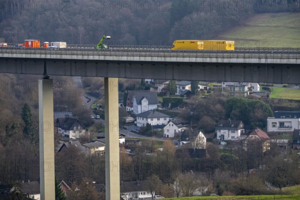 The Wiehl Valley Bridge, A4 motorway, the motorway bridge is considered extremely dilapidated, there is massive damage to the road plate and the main structure of the bridge, traffic only rolls in one lane in each direction, trucks are still allowed to drive there with a maximum of 44t and must keep a minimum distance of 50 meters, there is a risk of full closure, the bridge is 700 meters long, built in 1970, in Bergisches Land, near Weierberg Shagen, belongs to the city of Wiehl, North Rhine-Westphalia, Germany