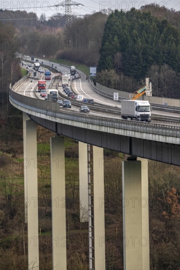 The Wiehl Valley Bridge, A4 motorway, the motorway bridge is considered extremely dilapidated, there is massive damage to the road plate and the main structure of the bridge, repair work below the bridge, traffic only rolls in one lane in each direction, trucks are still allowed to drive there with a maximum of 44 t and must keep a minimum distance of 50 meters, there is a risk of full closure, the bridge is 700 meters long, built in 1970, in Bergische Land, near Weiershagen, belongs to the city of Wiehl, North Rhine-Westphalia, Germany