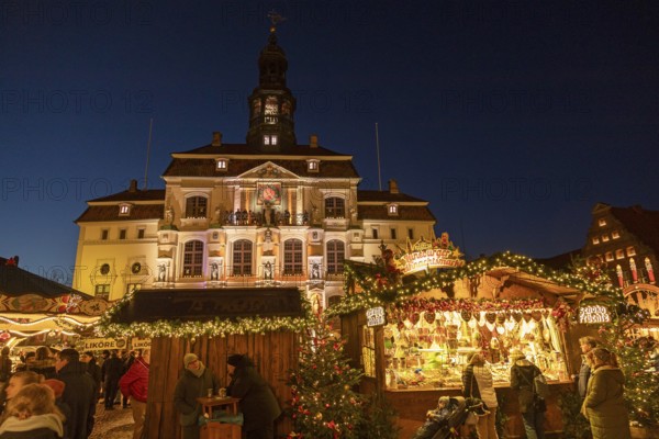 Town Hall, Christmas market, Lüneburg, Lower Saxony, Germany