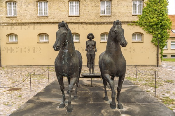 Biga sculpture by Hans Wimmer in the sculpture park of Gottorf Castle Museum Island, City of Schleswig, Schleswig-Holstein, Germany