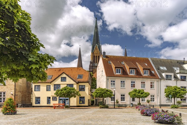 The Town Hall Market in Schleswig's Old Town and St. Peter Cathedral, City of Schleswig, Schleswig-Holstein, Germany