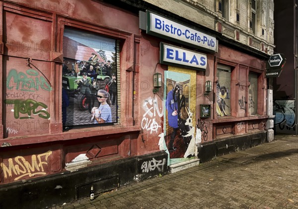 Decaying façade covered with graffiti in a difficult district, Gelsenkirchen, Ruhr area, North Rhine-Westphalia, Germany