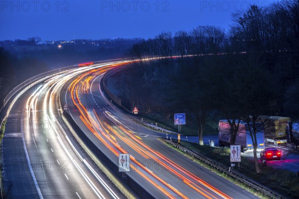 Evening traffic on the A52 motorway, between Düsseldorf and Essen, at the Ruhr Valley Bridge, across the Ruhr near Mülheim-Mintard, partly slow, rush hour traffic, looking north, North Rhine-Westphalia, Germany