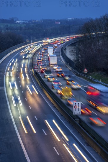 Evening traffic on the A52 motorway, between Düsseldorf and Essen, at the Ruhr Valley Bridge, across the Ruhr near Mülheim-Mintard, partly slow, rush hour traffic, looking north, North Rhine-Westphalia, Germany
