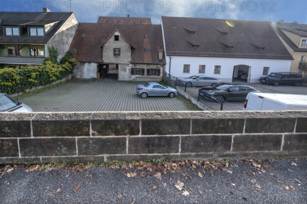 Historic city wall built in the 14th century, old town houses behind, Lauf an der Pegnitz, Middle Franconia, Bavaria, Germany