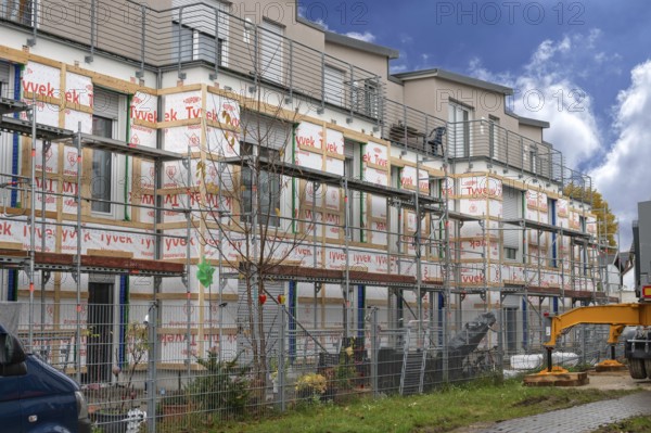 Installation of thermal insulation on a residential block, Eckental, Middle Franconia, Bavaria, Germany