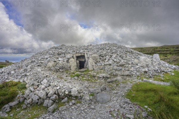 Megalith graves of, Carrowkeel, Templevanny, County Sligo, Ireland