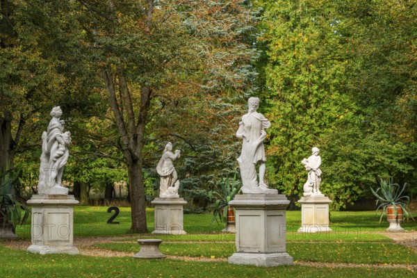 Stone sculptures of Roman and Greek goddesses and gods, Wiepersdorf Castle Park, Wieperdorf, Fläming, Brandenburg, Germany