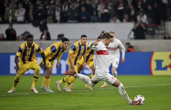 Penalty, penalty kick Maximilian Mittelstädt VfB Stuttgart (07) Goal kick Action Goal chance Europa League, MHPArena, MHP Arena Stuttgart, Baden-Württemberg, Germany
