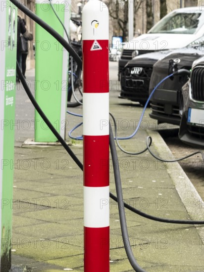 Several cars are charged at charging stations in Düsseldorf, Germany