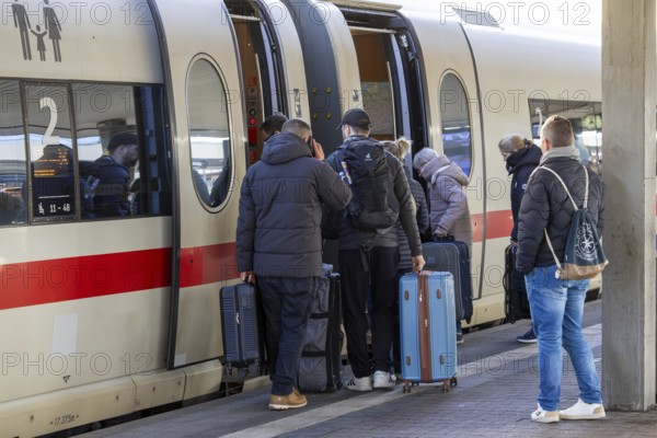 Stop ICE at Mannheim Central Station with incoming passengers