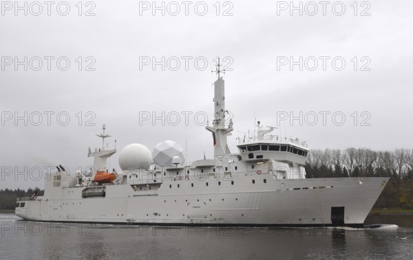 Reconnaissance ship, interception ship, naval vessel, FS Dupuy de Lome in the Kiel Canal, NOK, Kiel Canal, Kiel Canal, Schleswig-Holstein, Germany