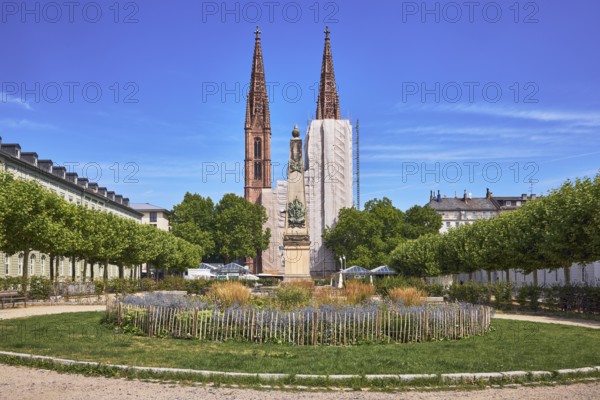 Park, round flower bed, plants, wooden fence, Waterloo monument, St. Boniface Catholic Church, scaffolding, renovation, trees, general architecture, blue sky, cirrus clouds, Luisenplatz, Luisenstraße, Wiesbaden, state capital, district-free city, Hesse, Germany