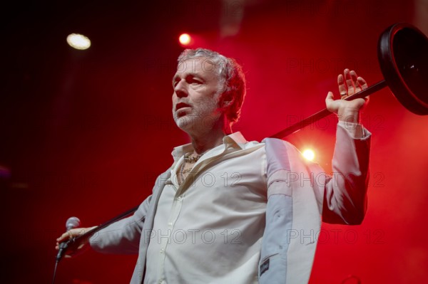 BAXTER DURY (son of Ian Dury), musician, singer, Indie/Pop, UK, ALLBARONE TOUR, live on 01.12.2025 at Huxleys Neue Welt, Berlin, Germany < english> BAXTER DURY (son of Ian Dury), musician, singer, UK, ALLBARONE TOUR, live on 01.12.2025 at Huxleys Neue Welt, Berlin, Germany