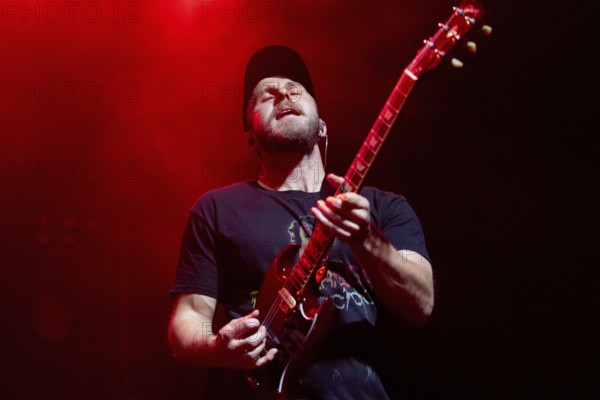 Guitarist from 1000mods, live at Huxley's New World in Berlin on 03.12.2025