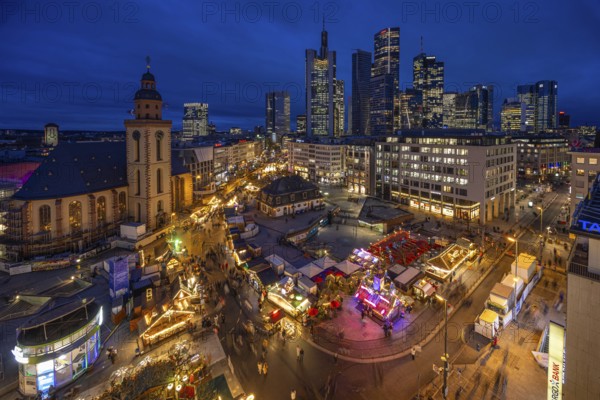 At Hauptwache, in the evening, the stalls of the Frankfurt Christmas Market and behind them the offices of the towering banking skyline, Hauptwache, Frankfurt am Main, Hesse, Germany