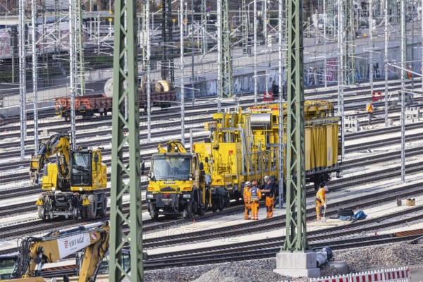 Rail construction crews with a work train. New parking station in Untertürkheim. As part of Stuttgart 21, train traffic is being reorganized. Among other things, 33 sidings are being built. Critical rail infrastructure with railroad tracks and overhead lines. Symbolic photo. Stuttgart, Baden-Württemberg, Germany
