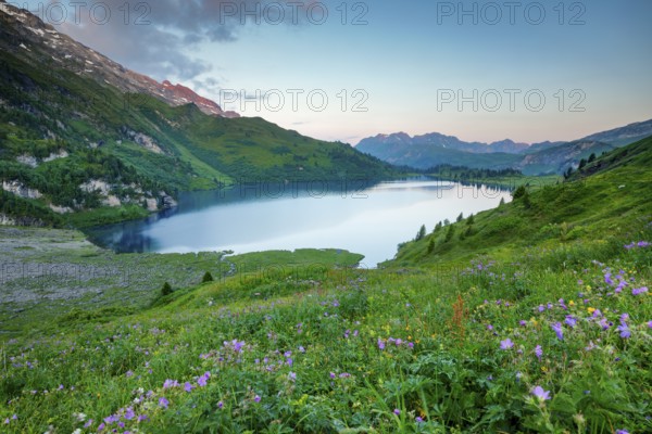 Engstlensee near Engstlenalp with Rothorn and Glogghues in the background, Canton of Bern, Switzerland