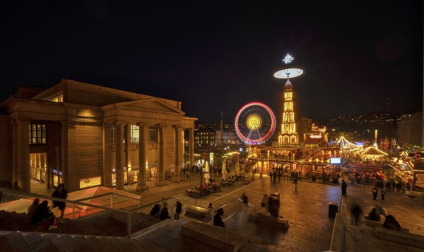 Night view, Christmas market with Christmas pyramid, Ferris wheel, New Palace, Schlossplatz, Königsbau, Christmassy, Stuttgart, Baden-Württemberg, Germany