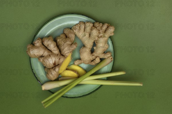 Ginger tubers and lemongrass on plate, Zingiber officinale, Cymbopogon citratus