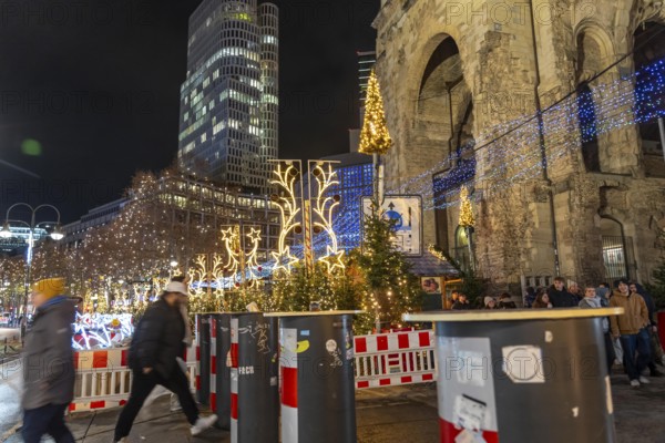 Rampage barriers, vehicle barriers, at the Christmas market on Breitscheidplatz, at the Memorial Church, Christmas decoration, light decoration, in Berlin, Germany