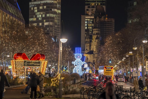 Christmas decoration, light decoration, in Berlin, Tauentzienstraße, view of the Memorial Church on Breitscheidplatz, Christmas market, Germany