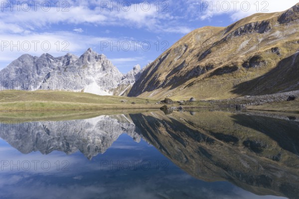Mountain panorama in autumn, Eissee, Oytal, behind Großer Wilder, 2379m, Hochvogel and Rosszahn Group, Allgäu Alps, Allgäu, Bavaria, Germany
