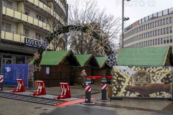 Ludwigshafen Christmas market: The market is fenced all around and secured with anti-terrorist barriers at the only entrance
