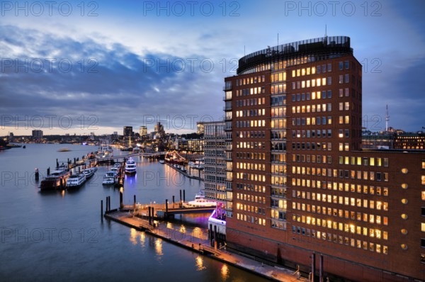 View of Landungsbrücken, Hafen, Kehrwiederspitze, GasChem Services GmbH, Sandtorkai, Hafencity, Free and Hanseatic City of Hamburg, twilight, evening, blue hour, Germany