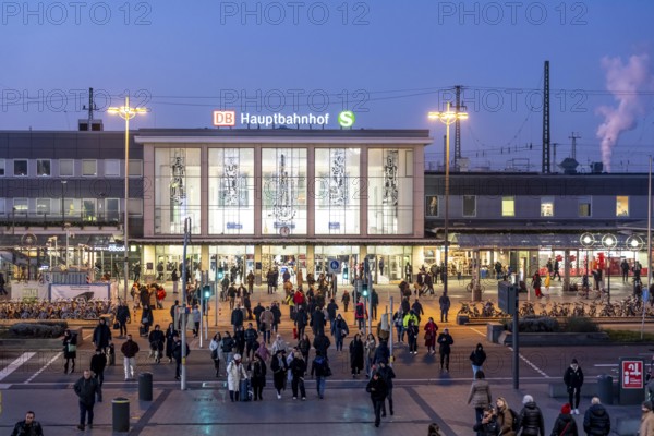 Dortmund Central Station, Station Building, Station Foreground, Pedestrian Crossing at Königswall towards Downtown South, North Rhine-Westphalia, Germany