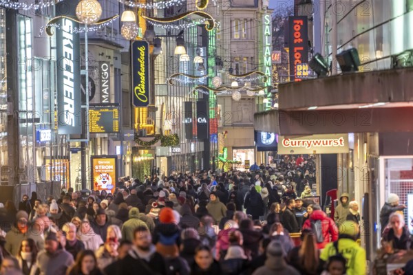 The Westenhellweg in Dortmund, pedestrian zone, city center, busy shopping street in mid-November, North Rhine-Westphalia, Germany