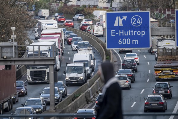 Autobahn A40, Ruhrschnellweg, traffic jams on both roads, at the Ruhrschnellwegstunnel in Essen, rush hour traffic, AS Essen-Huttrop, NR, Germany