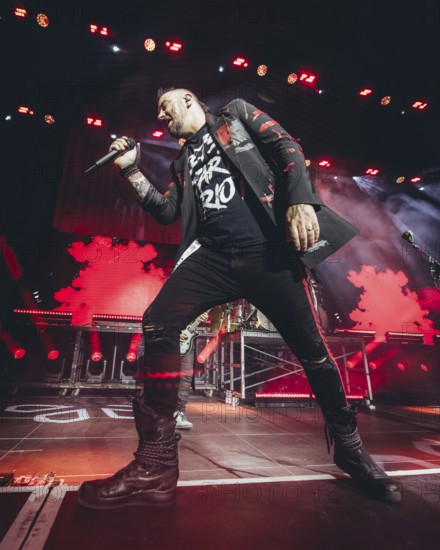 Singer Adam Gontier from Three Days Grace live on tour 25 at Berlin's Tempodrom on 19.11.2025