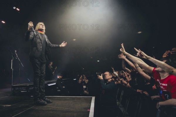 Singer Adam Gontier from Three Days Grace live on tour 25 at Berlin's Tempodrom on 19.11.2025