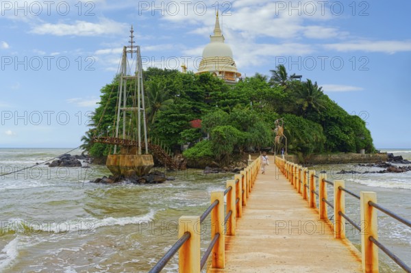 Pigeon Island with the Paravi Dupatha Buddhist temple, Matara, Sri Lanka