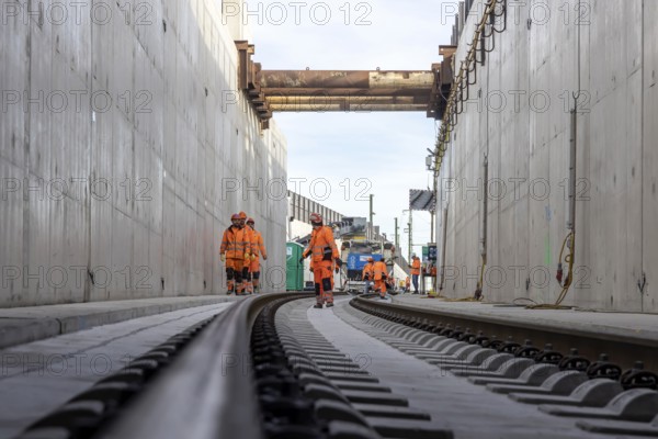 Construction work on the airport tunnel at the airport tunnel. The last few meters of solid road are concreted. This means that all long-distance railway tracks of Project S21 have been laid. Stuttgart, Baden-Württemberg, Germany