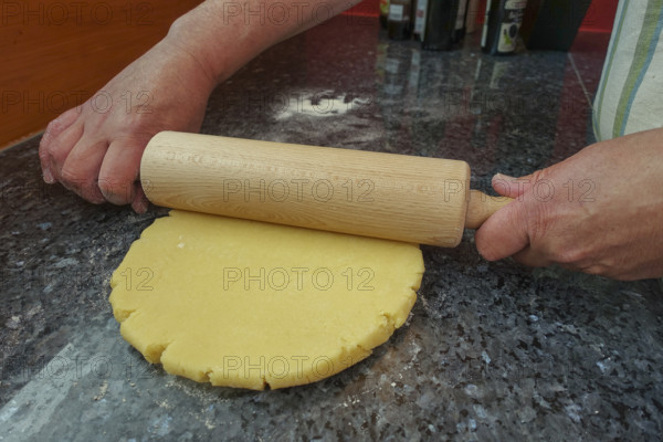Southern German cuisine, preparation of shortcrust pastry, raw dough on the worktop, waving dough, rolling pin, making cake, baking, out of the oven, vegetarian, traditional cuisine, men's hands, food photography, studio, Germany